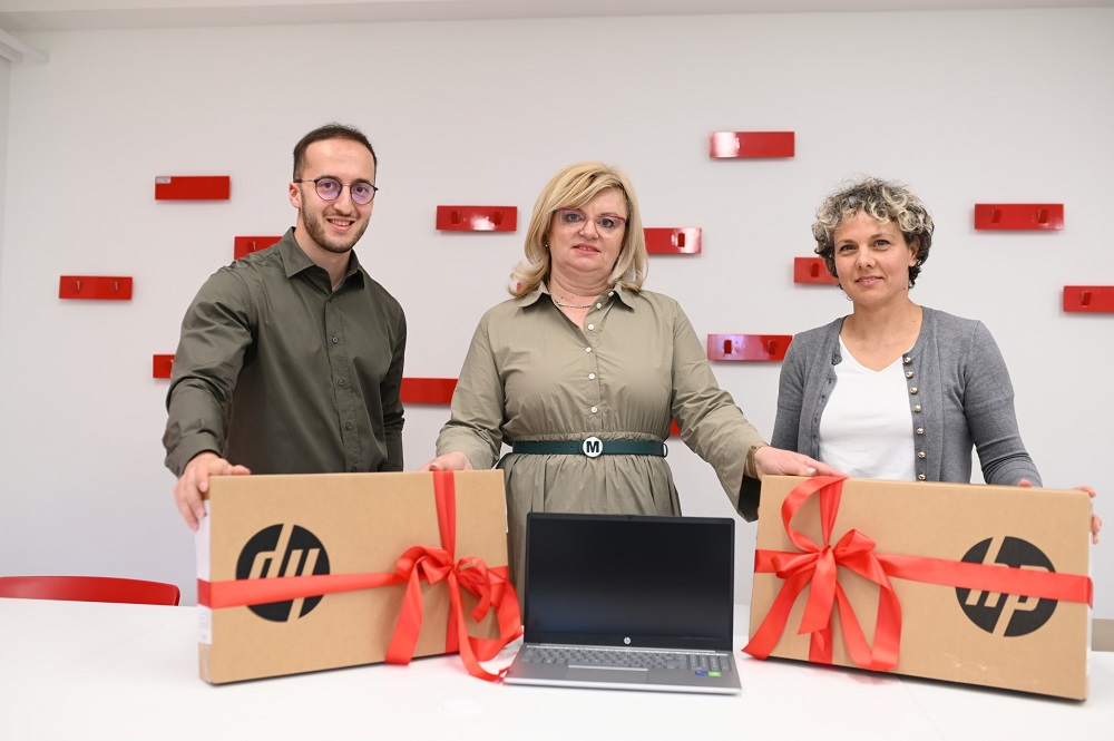 mtel, Prijatelj znanja, Donacija laptopa Gimnaziji Banjaluka i OŠ „Ivo Andrić“ Banjaluka